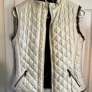 The limited cream quilted vest with faux fur lining